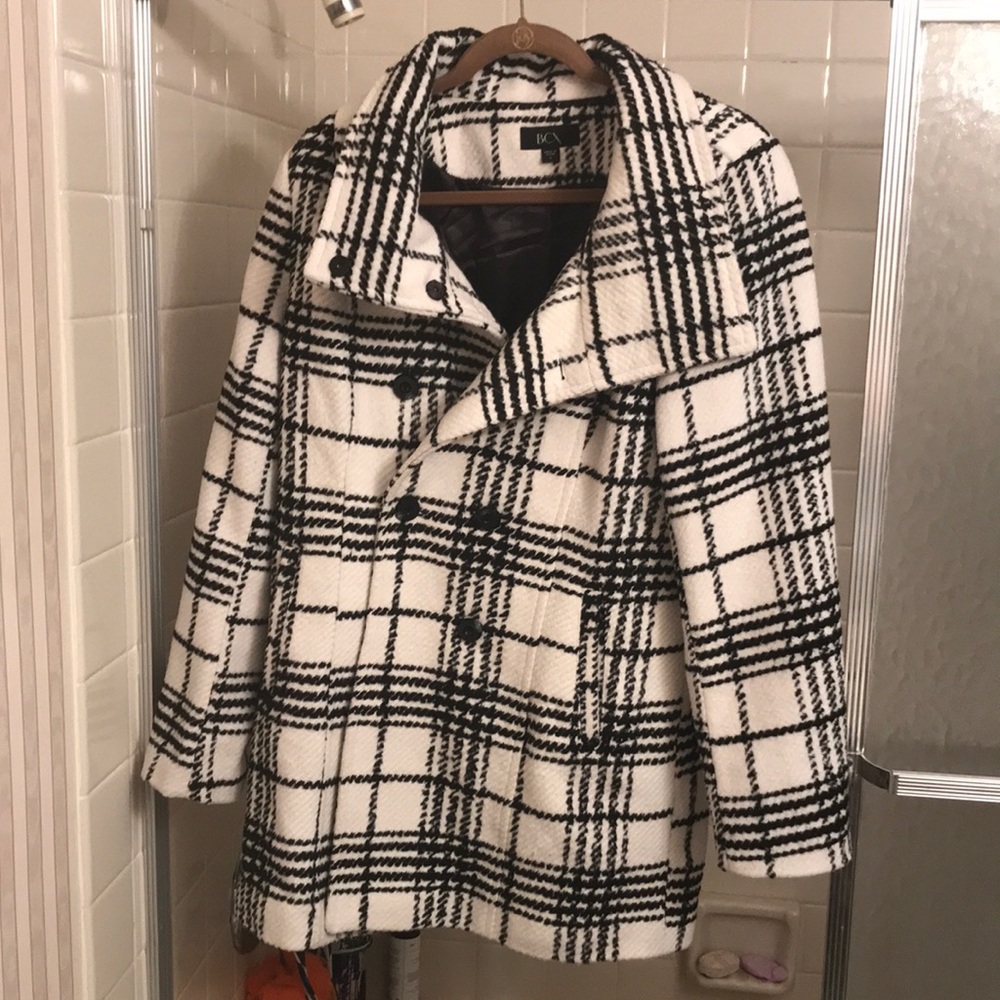This is a nice fall winter black and white pea coat.